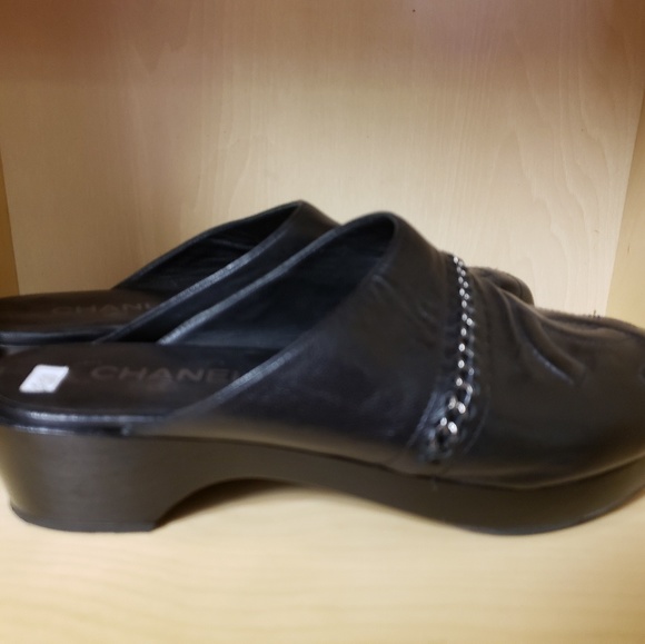 Chanel slip on clogs - Picture 2 of 3